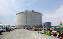 ブリージングタンク（LNGタンク右側）の建設